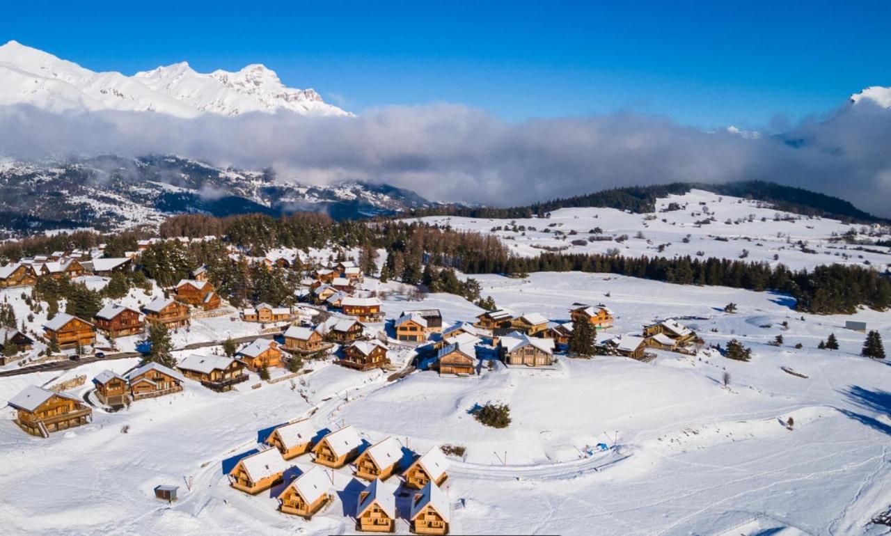 Eden sur les pistes avec vue panoramique sur la vallée La Joue du Loup Exterior foto