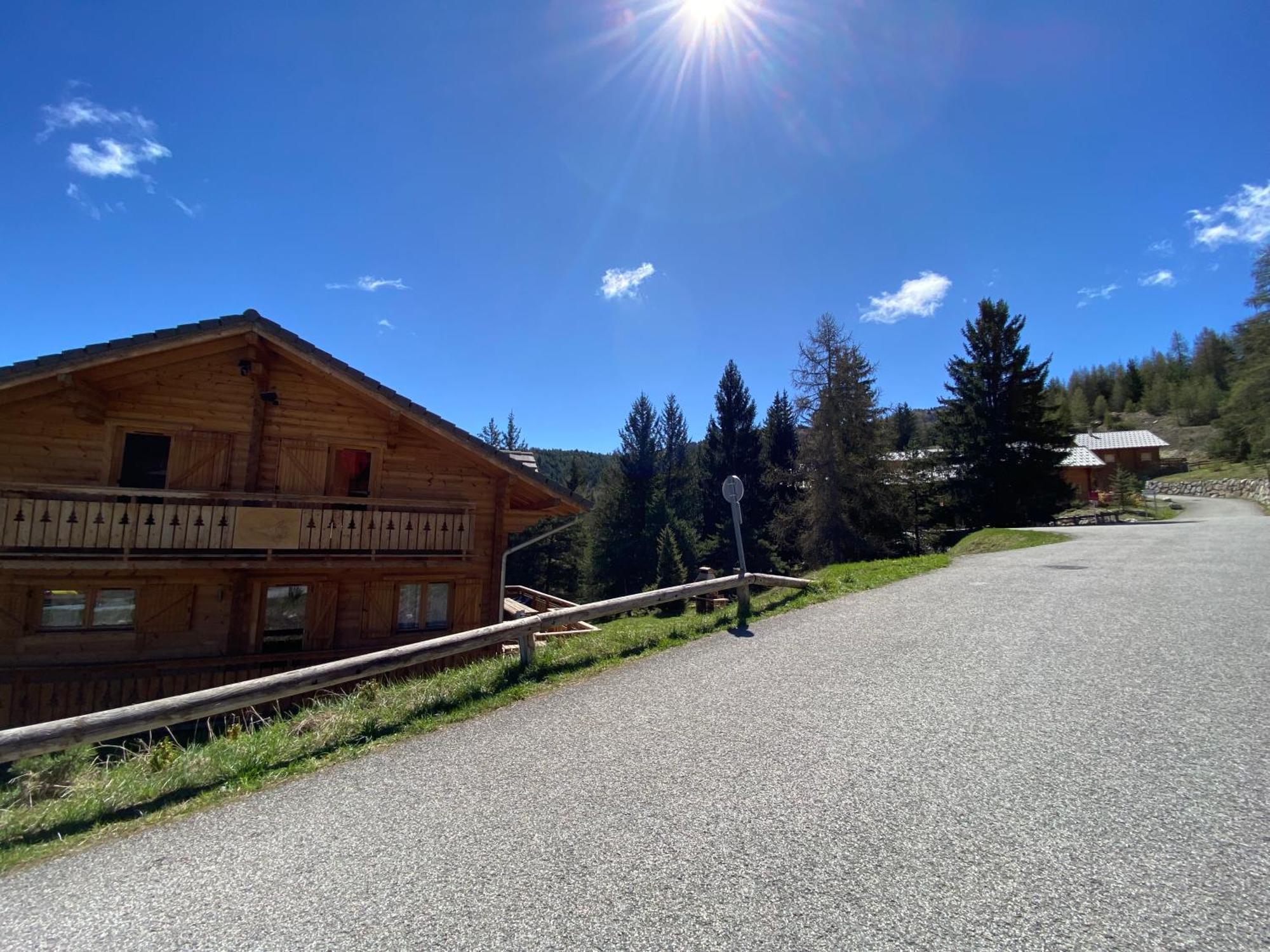 Eden sur les pistes avec vue panoramique sur la vallée La Joue du Loup Exterior foto