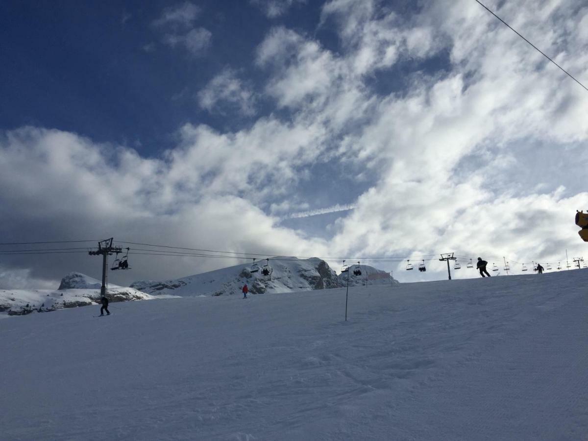 Eden sur les pistes avec vue panoramique sur la vallée La Joue du Loup Exterior foto